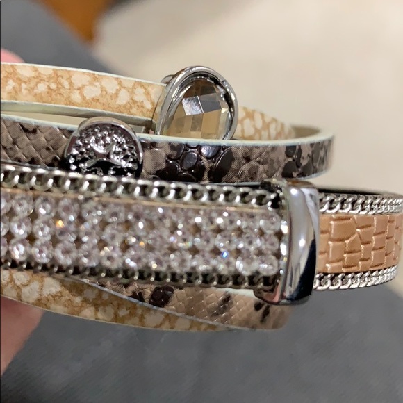 Faux leather wrap bracelet, Rhinestones & silver - Picture 2 of 4